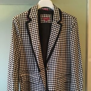 Black and white checkered Merona women’s blazer.
